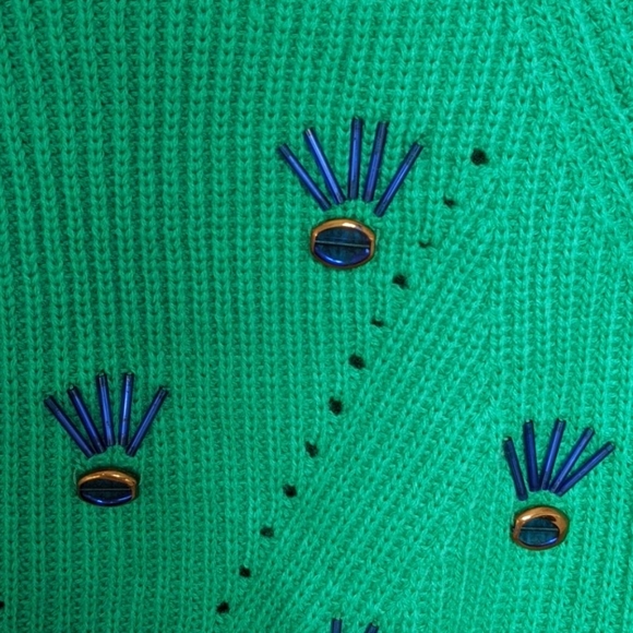 Short Sweater - Picture 2 of 4